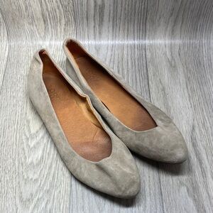 1937 Suede Ballet Flats in Light Taupe